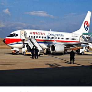 上海浦东航空托运航空快运业稳步发展的原因是什么？